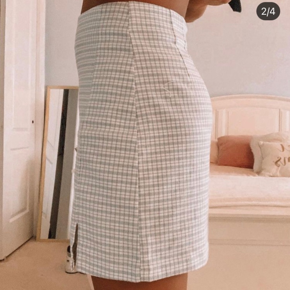 Brandy Melville Cara Skirt - Picture 2 of 4